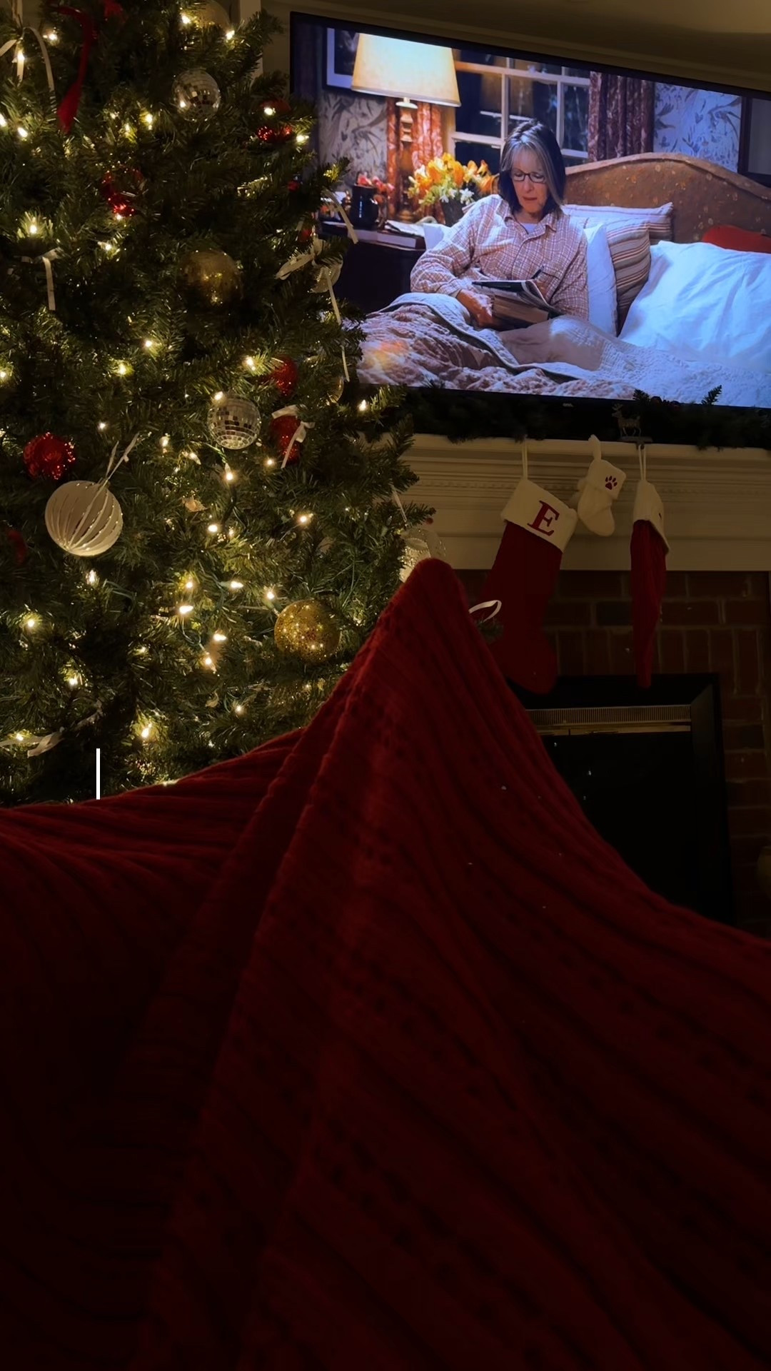 Cozy classic blanket… pairs well with a good sob to a holiday classic 🎄☕️ #HolidayDecor #StylingThrowBlanket @TommyHilfiger #TOMMYFAMILY 