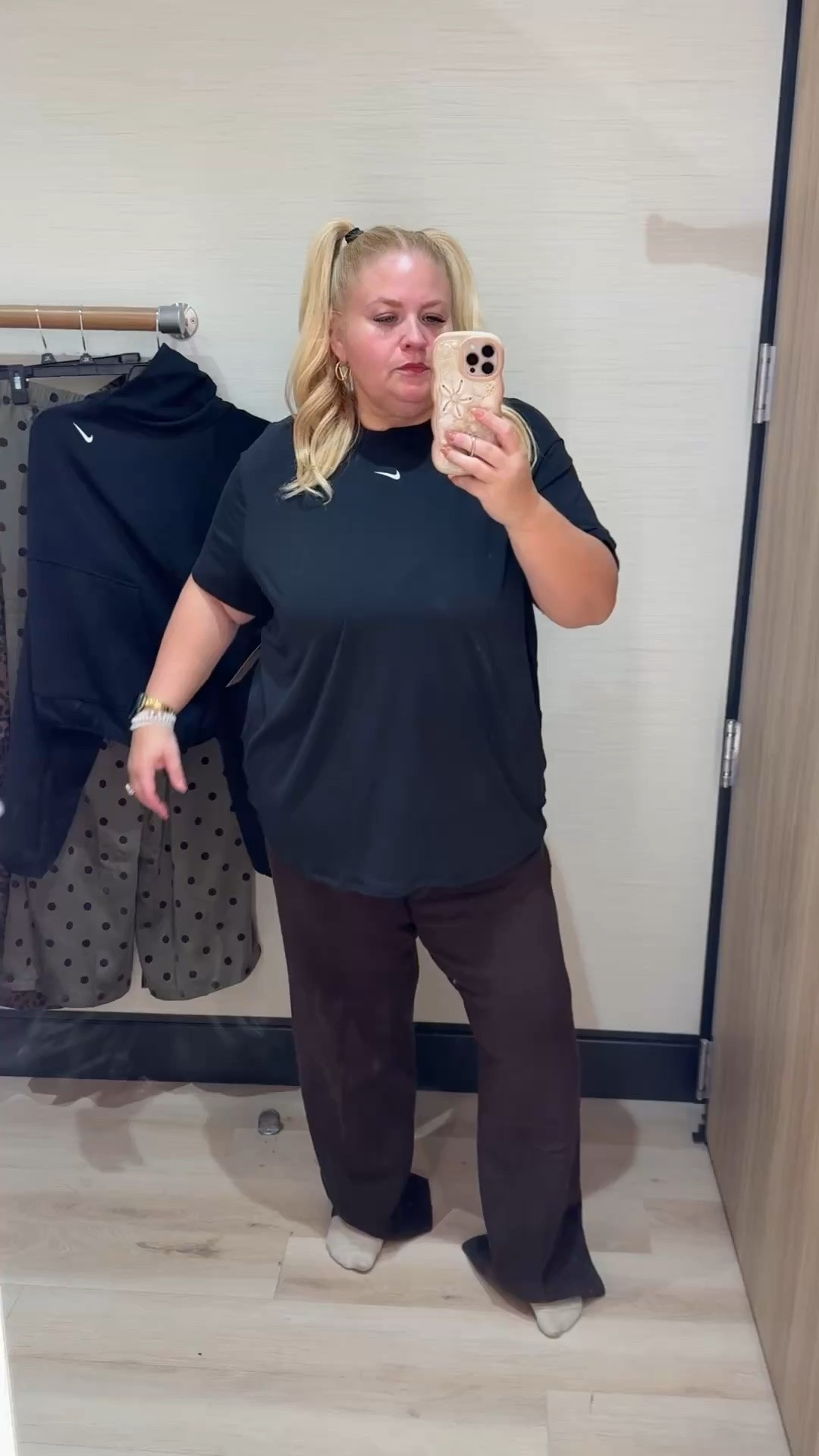 OK, this T-shirt definitely surprised me. I didn’t even need a T-shirt like this, but I just wanted to talk to try on with a few things and I am so glad I grabbed it because it’s phenomenal. It’s stretchy. It’s very oversized and I ended up getting it in a few colors. Wearing size extra large.