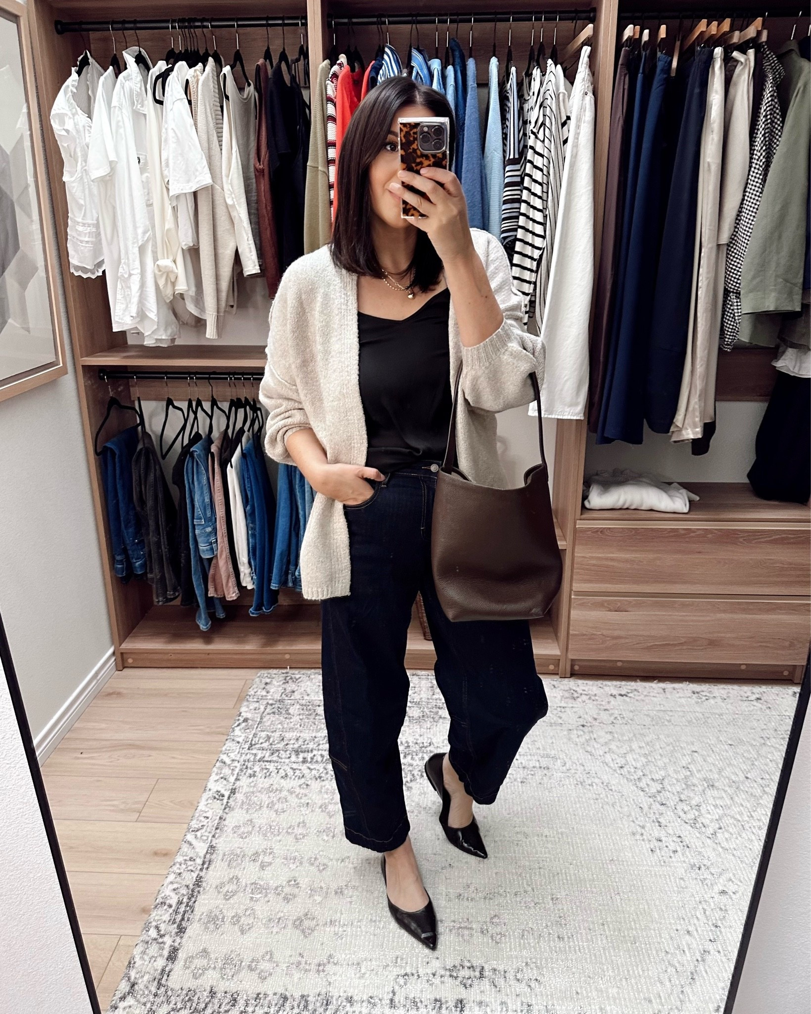 Got this cozy cardigan in just in time for this rainy day! I’m in the large, perfect fit.

Wearing a 10 long in the @Ruti barrel jeans!