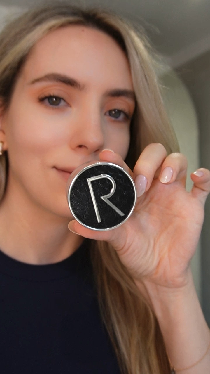 Too shiny? Big pores? No, problem! This Glass Powder from Rodial makes your skin look flawless!

Keeps my oily skin matte for hours & makes the size of my pores way smaller. 

A real gem found ✨

#bestpowder #oilyskinmakeup #oilyskinpowder #rodialbeauty #flawlessskin

#LTKbeauty #LTKFind #LTKeurope