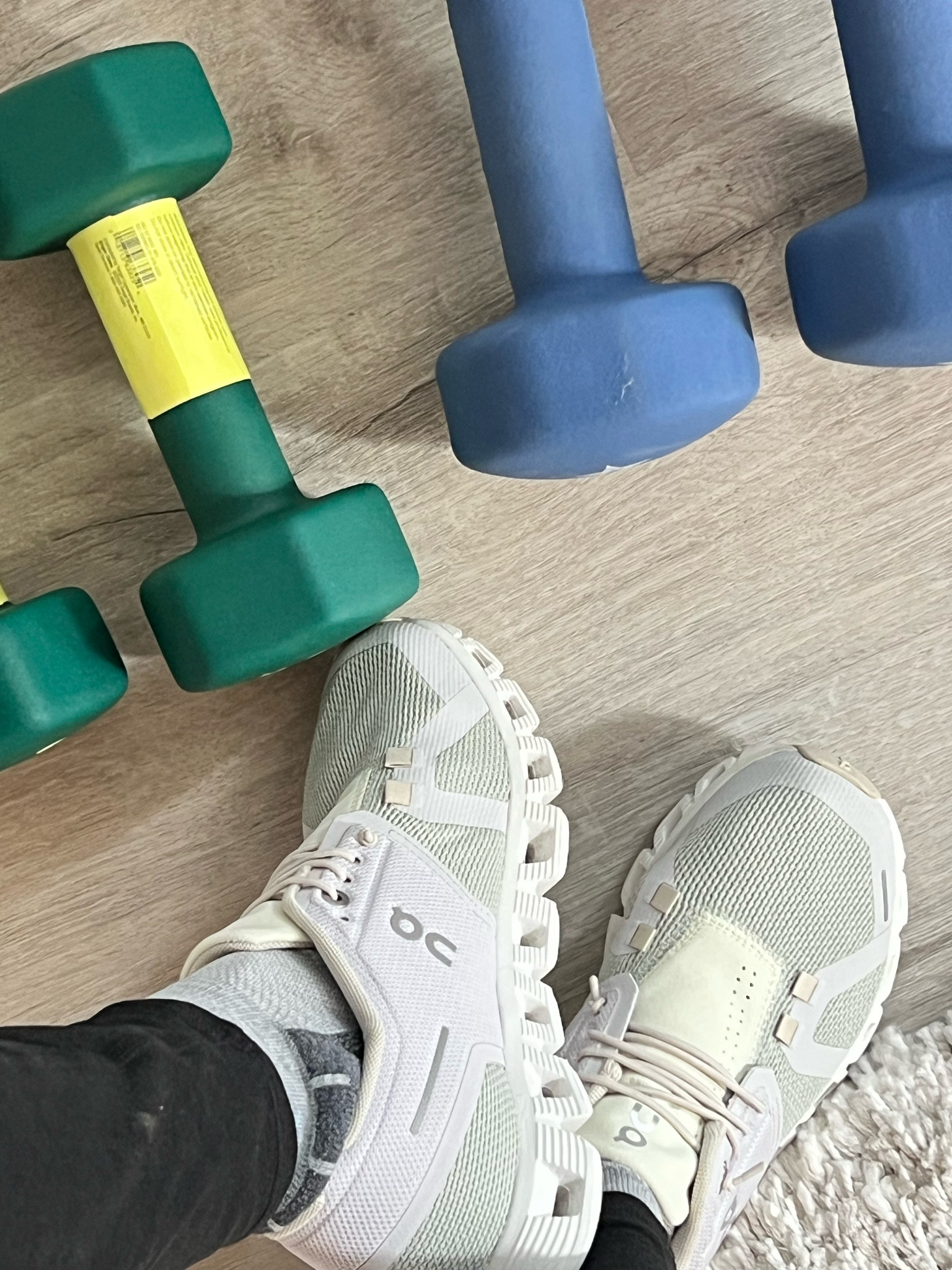 Love On Cloud sneakers! I use them for my indoor workout cause they’re too pretty for my outdoor walks. I have a different pair for outdoor. #nsale #nordstrom on sale during the nordy anniversary sale! 