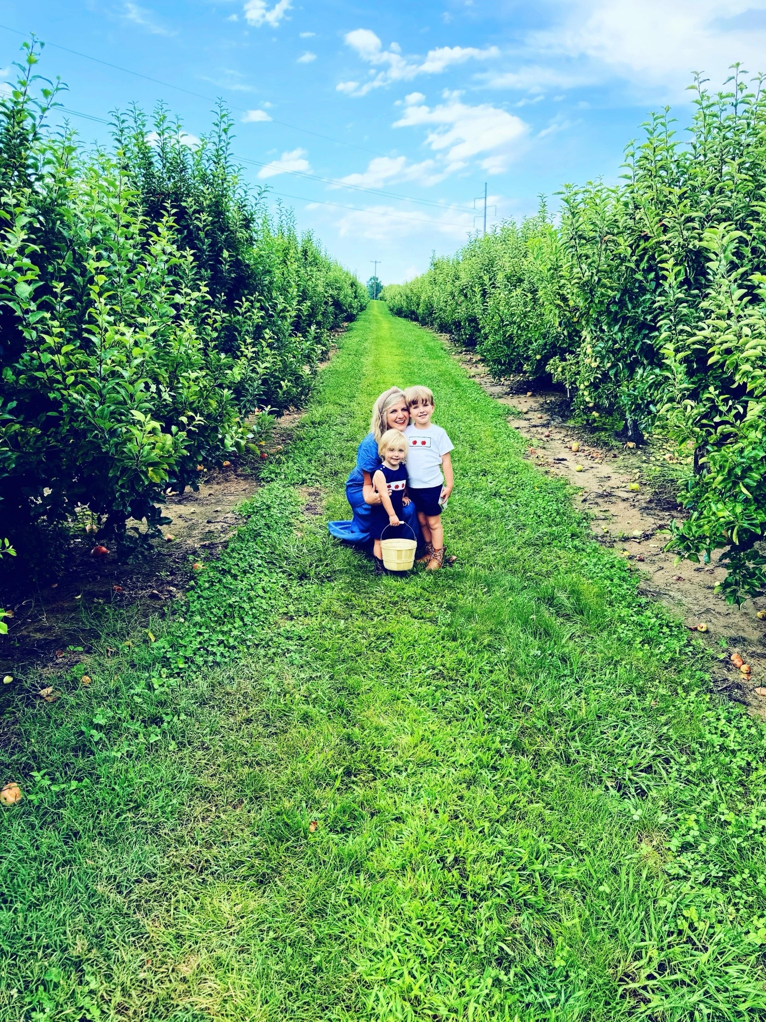 🍎🍏 a p p l e s  o f  m y  e y e 🍏🍎 #applepicking #applesofmyeye #applepickingwithlittles #familytraditions #lateaugusttradition 

Oh what a joyful and fun 🤩 Friday night it’s been up at @steppshillcrestorchard picking a basket 🧺 full of apples 🍎 in the orchard 🌳 with these handsome apples 🍏 of my eye 😉 hehe!! 🫶🏽 These little ages could not (!!) be more precious ❤️ (the matching @classicwhimsy smocks 🪡 and cowboy boots 🤠 melt me 🤭) and we are always so excited for this special “late august” 🌞 tradition of ours 🌾 as we soak in these late summer days before welcoming in fall 🍂 coming up so soon!! 💛 Yay for all the sweet family time 🥰, continuing traditions ☺️, and having farm fresh 🚜 apples 🍎 to bake some yummy pies 🥧 and goodness 😋 with this week ahead!! 🙌🏽 Our hearts 💕 (& hands!) are oh so full!! 💫