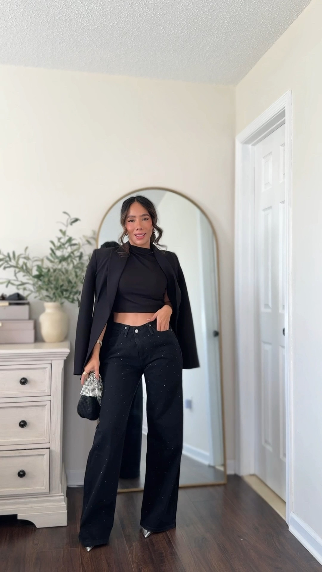 The cutest embellished jeans are currently under $19 🚨 wearing size XS

#LTKGiftGuide #LTKHoliday #LTKootd