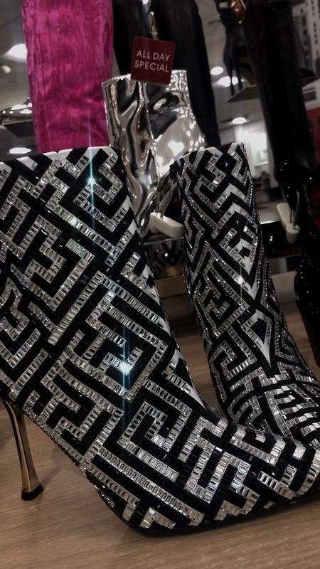 Macy’s viral ankle boots 

#LTKHolidaySale #LTKSeasonal #LTKshoecrush