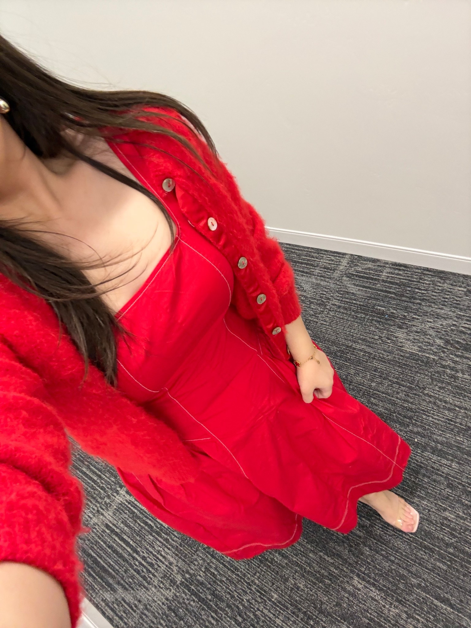 Perfect Red Valentine’s Day date night dress for UNDER $40! ❤️ Size: Large - size up one size as it’s a little small! 💌🛒