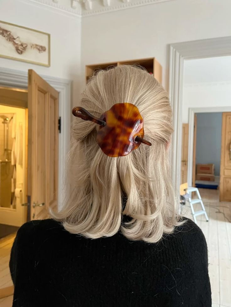 Elegant French Tortoiseshell Hairpin – Classic Handmade Accessory for Effortless Chic Hairstyles


#LTKBeauty #LTKSummerEdit #LTKStyleTip