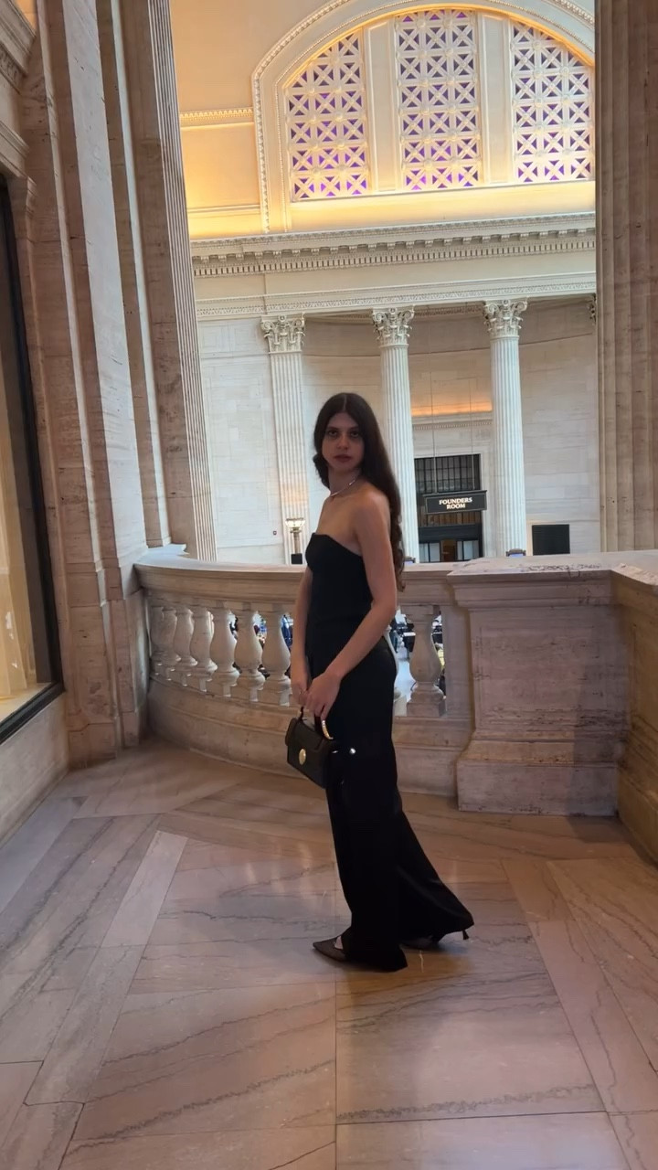 top @aritzia
heels @stevemadden

#LTKFindsUnder100 #LTKShoeCrush