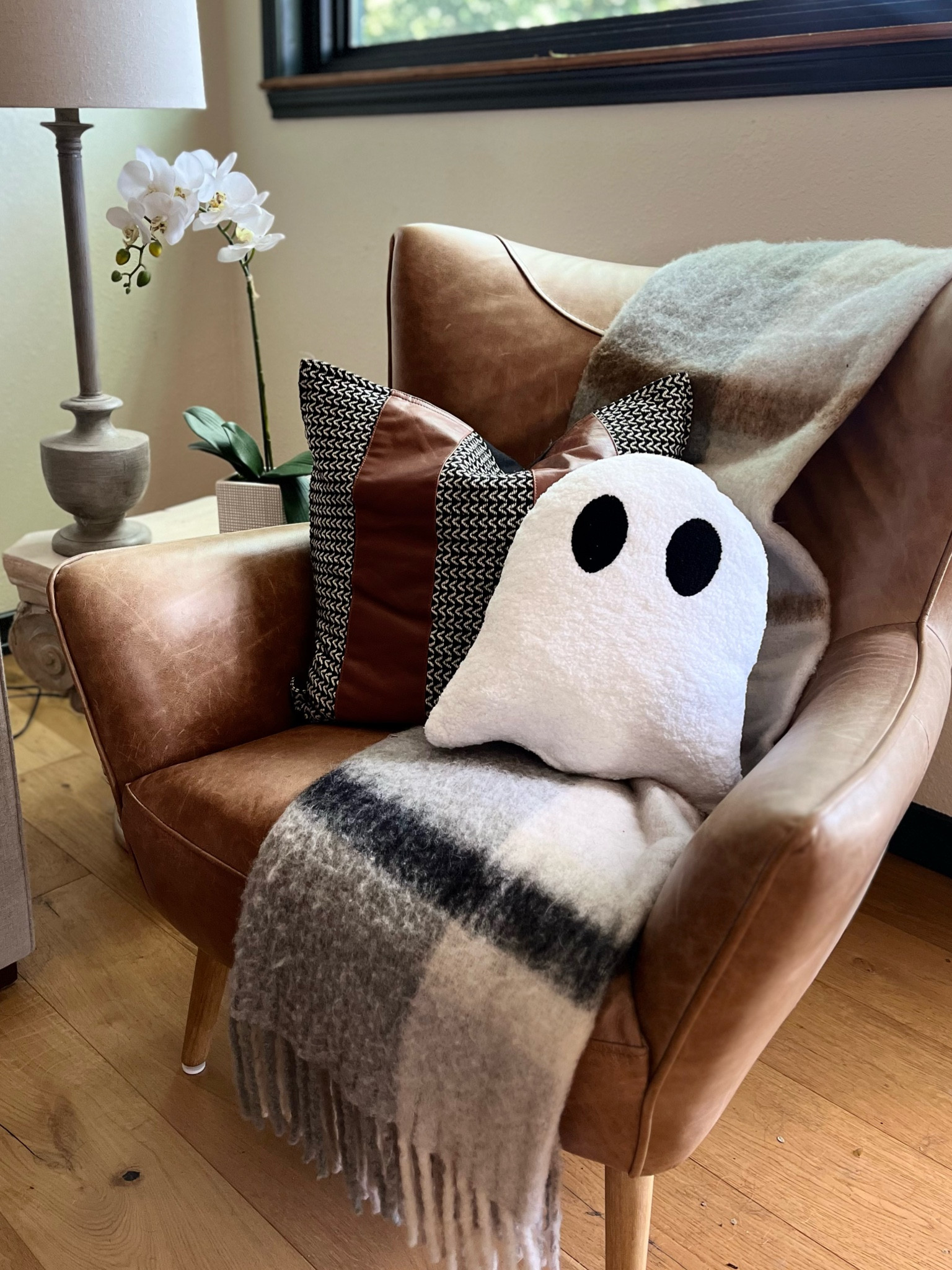 The cutest little ghost pillow! Run to @walmart
#boo #halloweendecor #bargaindecor #budgetdecor fall

#LTKSeasonal #LTKHome