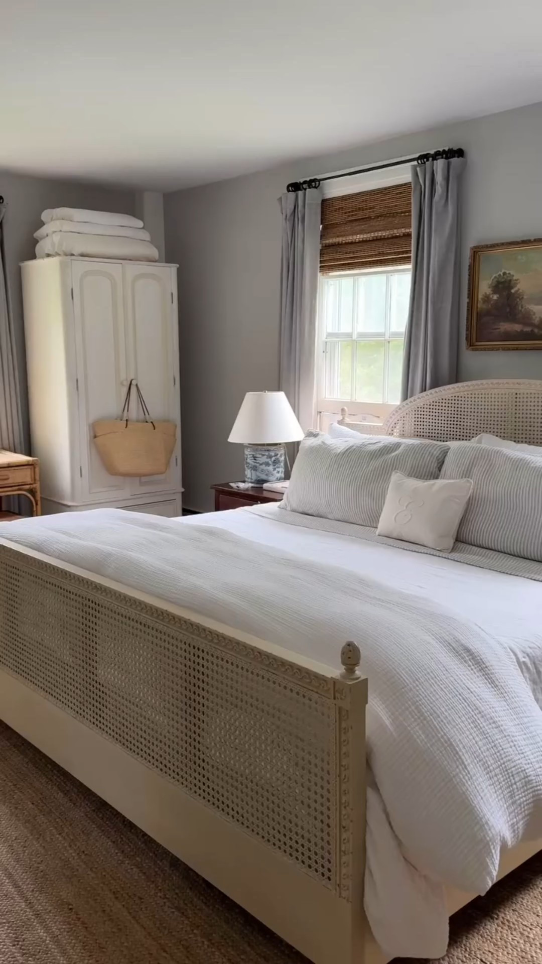 My favorite part of summer is when it's still cool enough to sleep with the windows open at night. I think secret to a good night's sleep is to get your bedding just right. 

Comment Links to shop my favorite summer bedding 🤍 

#summerbedding #linensheets #nancymeyersaesthetic #primarybedroom