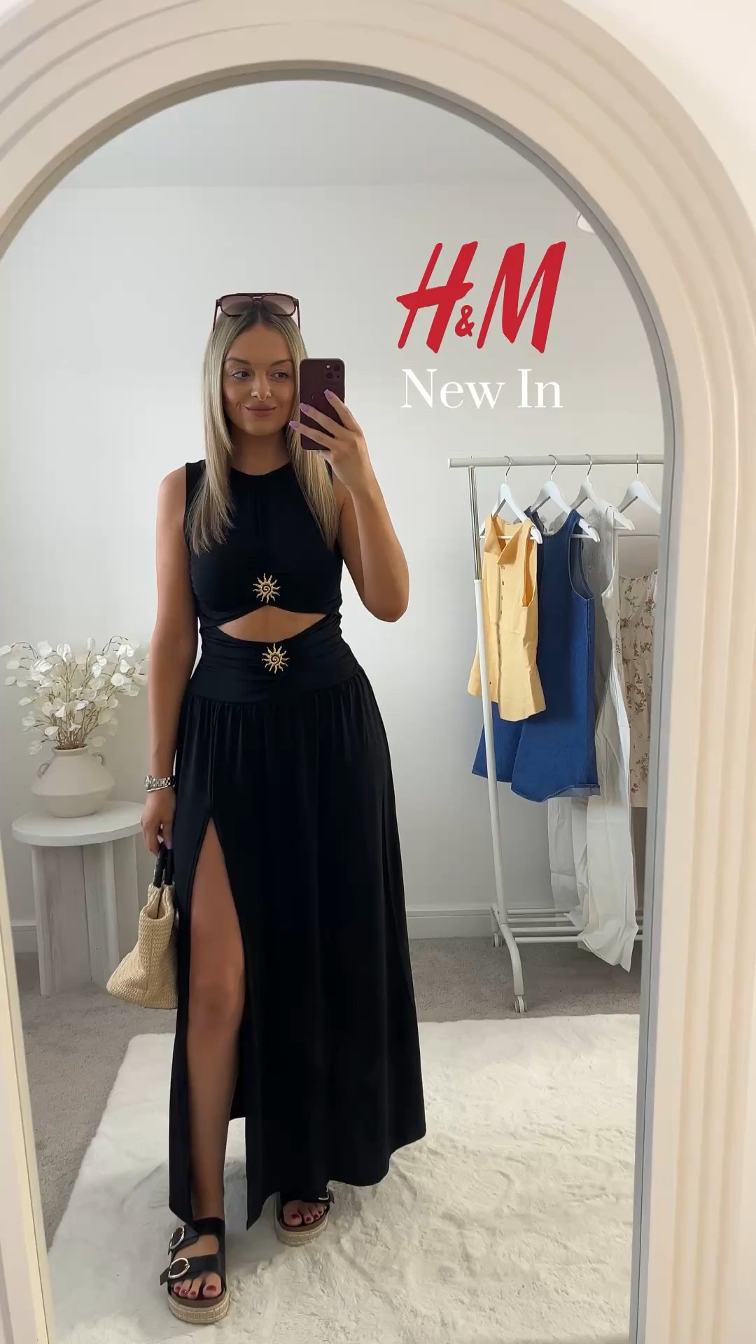 H&M New In Summer Dress ☀️✨

How gorgeous is this cut out maxi dress it’s such a gorgeous fit and the quality is lovely perfect to wear with sandals or heels for an evening out or to take on holiday with you 🫶

Summer dress dress sandals spring fashion summer fashion 

#LTKspring #LTKuk #LTKeurope