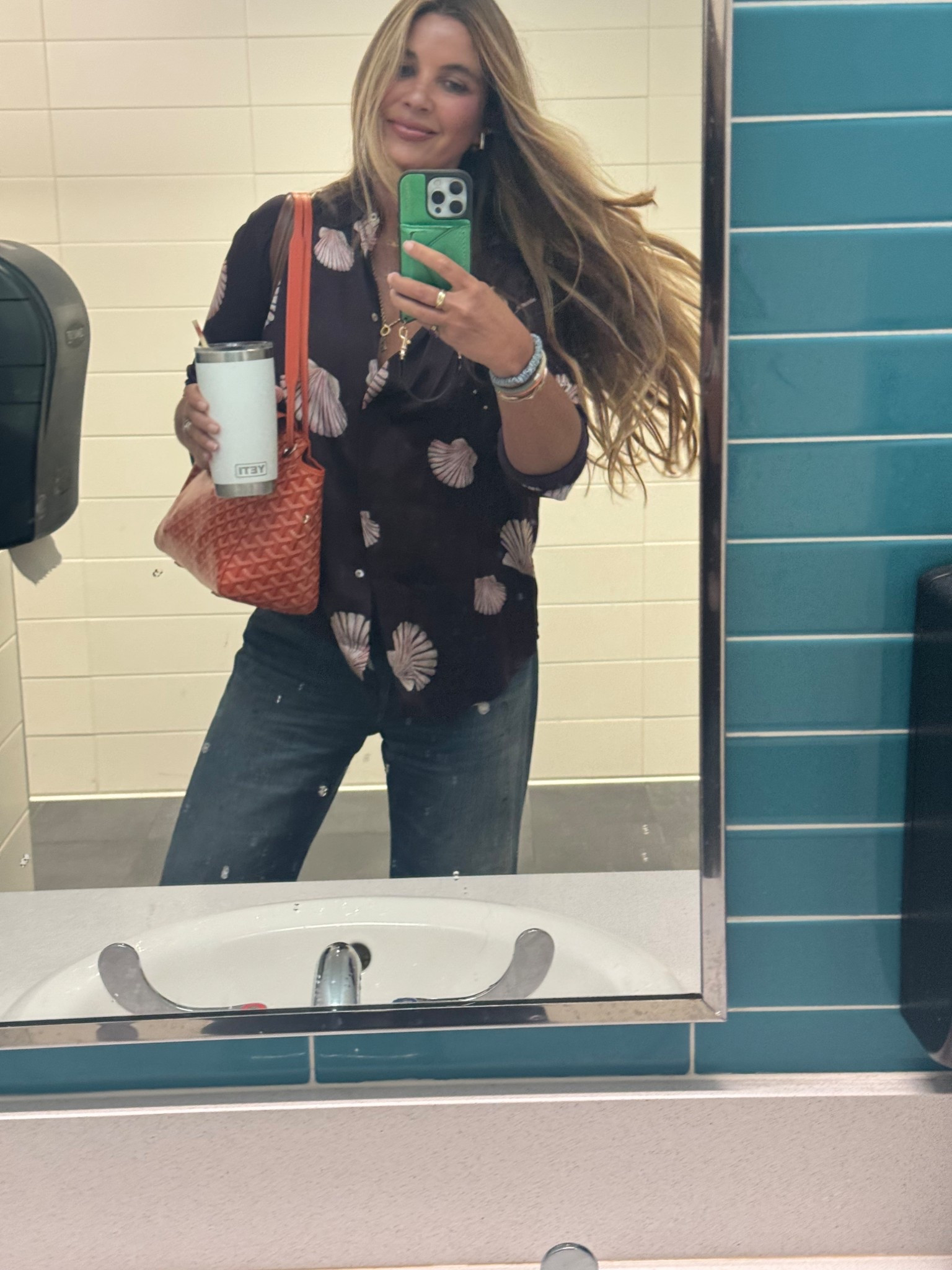 Lips: Dolce and Gabbana brownie nude + RSM MAE + YSL Bubblegum 
Foundation: sweed glass skin 6
Bronzer: Fara Homidi Boise
Highlighter: Dior 001
Hair: Sea Glass 
Jeans: Acne size 27
Sandals: Chanel TTS 

#LTKBeauty #LTKWorkwear #LTKdayinmylife