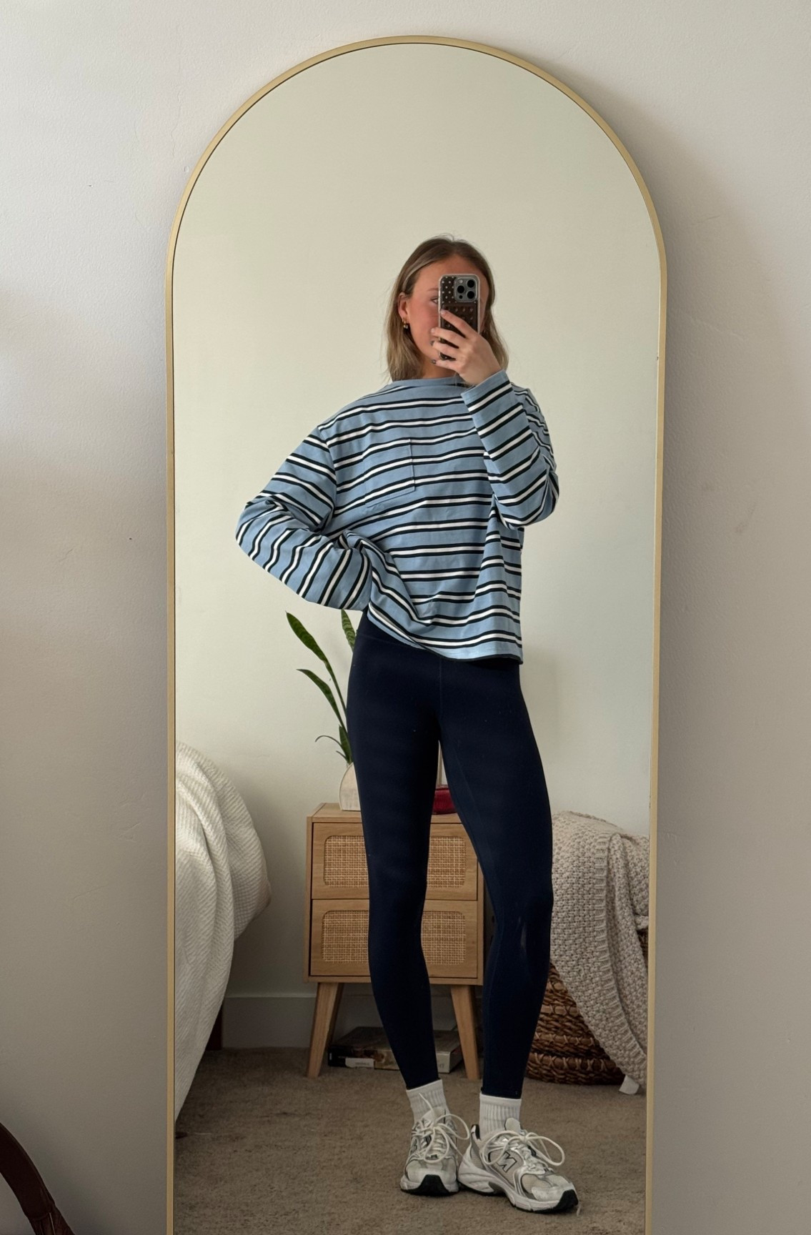 Gym fit today.

Obsessed with this top

Top: S
Leggings: 4