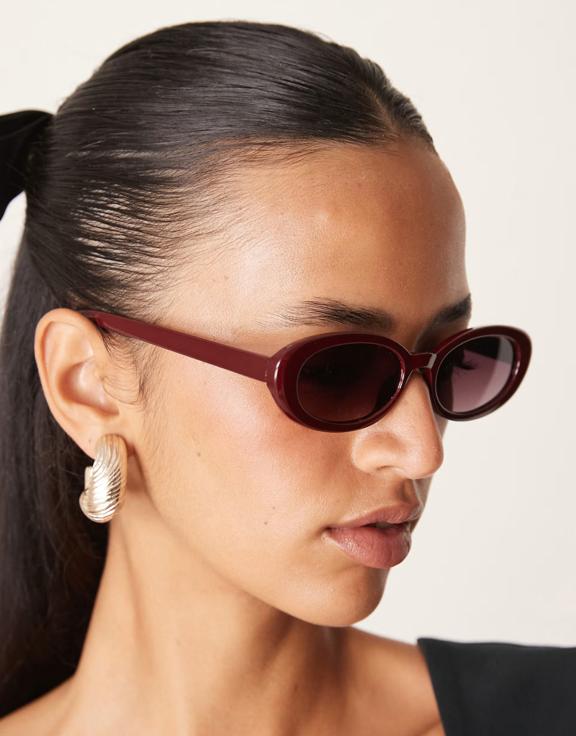 ASOS DESIGN skinny oval sunglasses in burgundy | ASOS (Global)