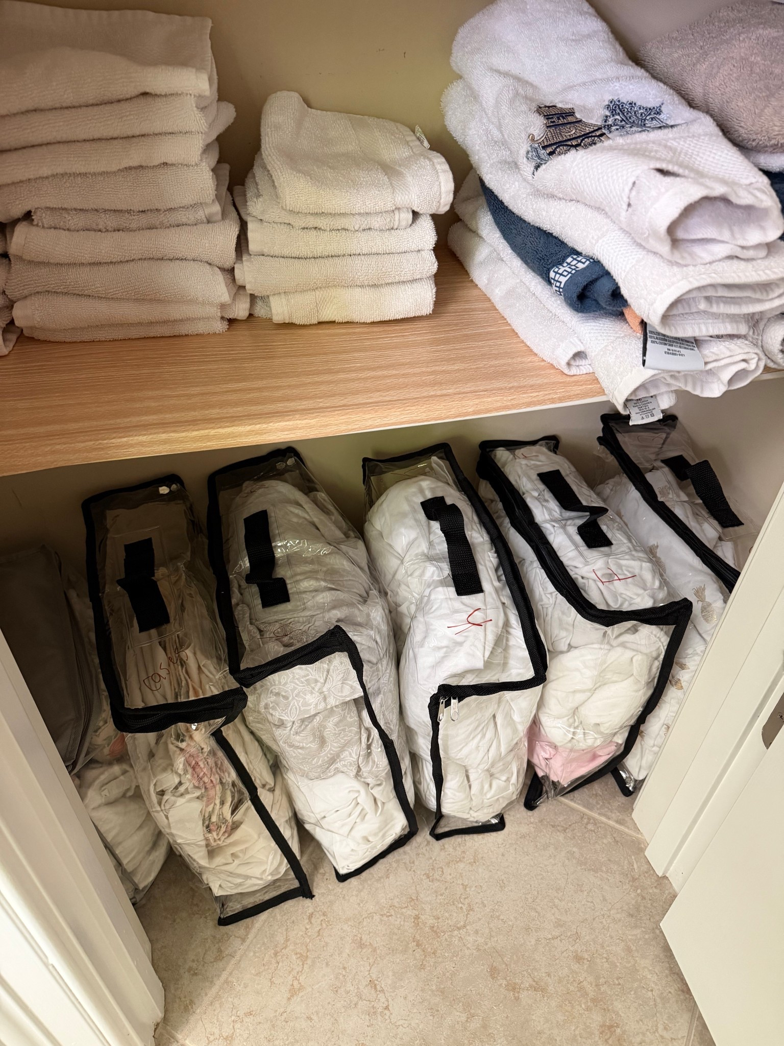 Closet Organization Hack: Clear Storage Bags for Linens & Bedding 🤍✨


Finally tackled my linen closet and these clear storage bags made SUCH a difference 🙌🏼 Everything is neatly sorted, easy to see, and protected—no more digging for matching sheets or pillowcases! I love how they stack perfectly and keep everything looking clean + organized 🤍

Perfect for comforters, sheet sets, towels, or even seasonal clothes. Such a simple swap that makes your space feel instantly put together!

closet organization ideas, linen closet organization, clear storage bags, under bed storage, bedding storage solutions, home organization hacks, minimalist closet, amazon home finds, organized home aesthetic ✨

#LTKdayinmylife #LTKHome #LTKmomlife