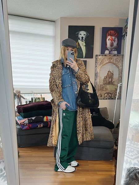 Some days you just need a lot going on with your outfit. Spot the little toodleman looking out the window.
Jacket and bag vintage, shoes secondhand.
•
.  #StyleOver40  #adidasfirebird  #retrovibe #vintagegucci  #oversizedstyle #animalprintlover #etsyFind #thriftFind  #secondhandFind #FashionOver40  #MumStyle #genX #genXStyle #shopSecondhand #genXInfluencer #WhoWhatWearing #genXblogger #secondhandDesigner #Over40Style #40PlusStyle #Stylish40s #styleTip  #HighStreetFashion #StyleIdeas


#LTKSeasonal #LTKstyletip #LTKFind