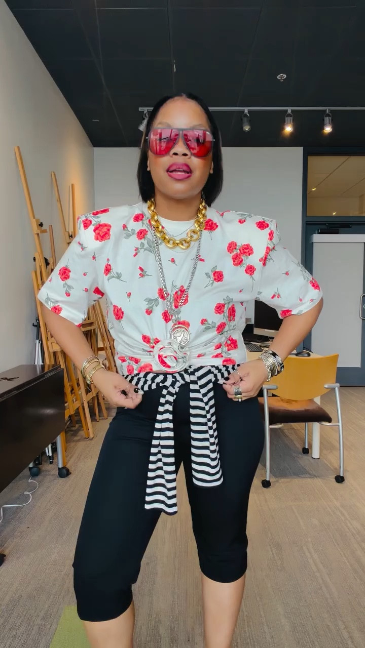 Happy Spring y’all!  Cute vacay lewk for ya! I’ve been stepping up my loafer game - especially ones with studs! I love some studs! Let me know what y’all think!
•
•
Style over forty, spring style, vacay lewks, vacation style