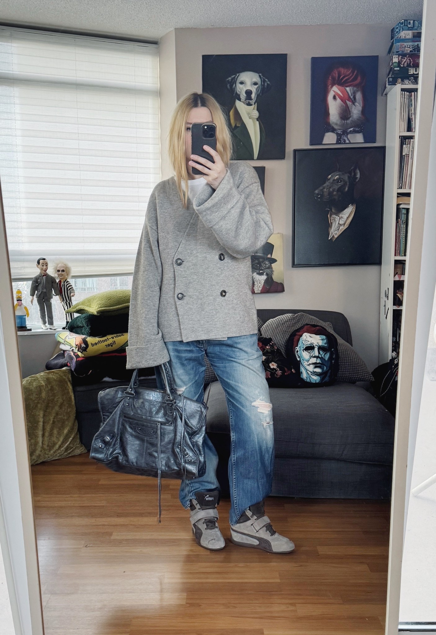 I have been making an effort to wear items that I haven’t in a long time instead of seeking something new when I get wardrobe fatigue. This cardigan was in my sell pile. I’ve had it for 3+ years and I think I’ve worn it once. 

Jeans and bag are secondhand/vintage.


#LTKootd #LTKOver40