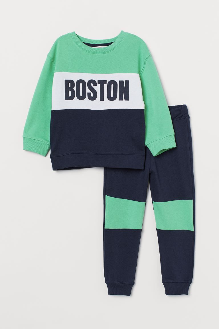 Set with a sweatshirt and sweatpant joggers in soft fabric with printed design. Sweatshirt with l... | H&M (US)