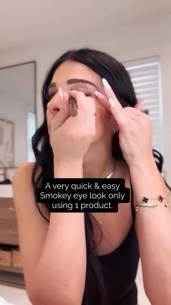 As a single mom, i need quick and easy. See the difference between both eyes. I saw this product from @anastasiabeverlyhills and i needed to try it. It was so easy to use!! Highly recommend. Comment “shop” for link to be DMed to you or get link in my LTK highlight 🖤🖤🖤🖤

#makeuptutorial #easymakeuptutorial #momsofinstagram #singlemom #lookgoodfeelgood