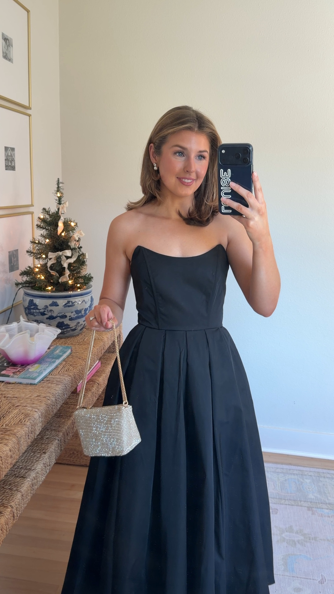 Fabulous black midi dress! Wearing a S