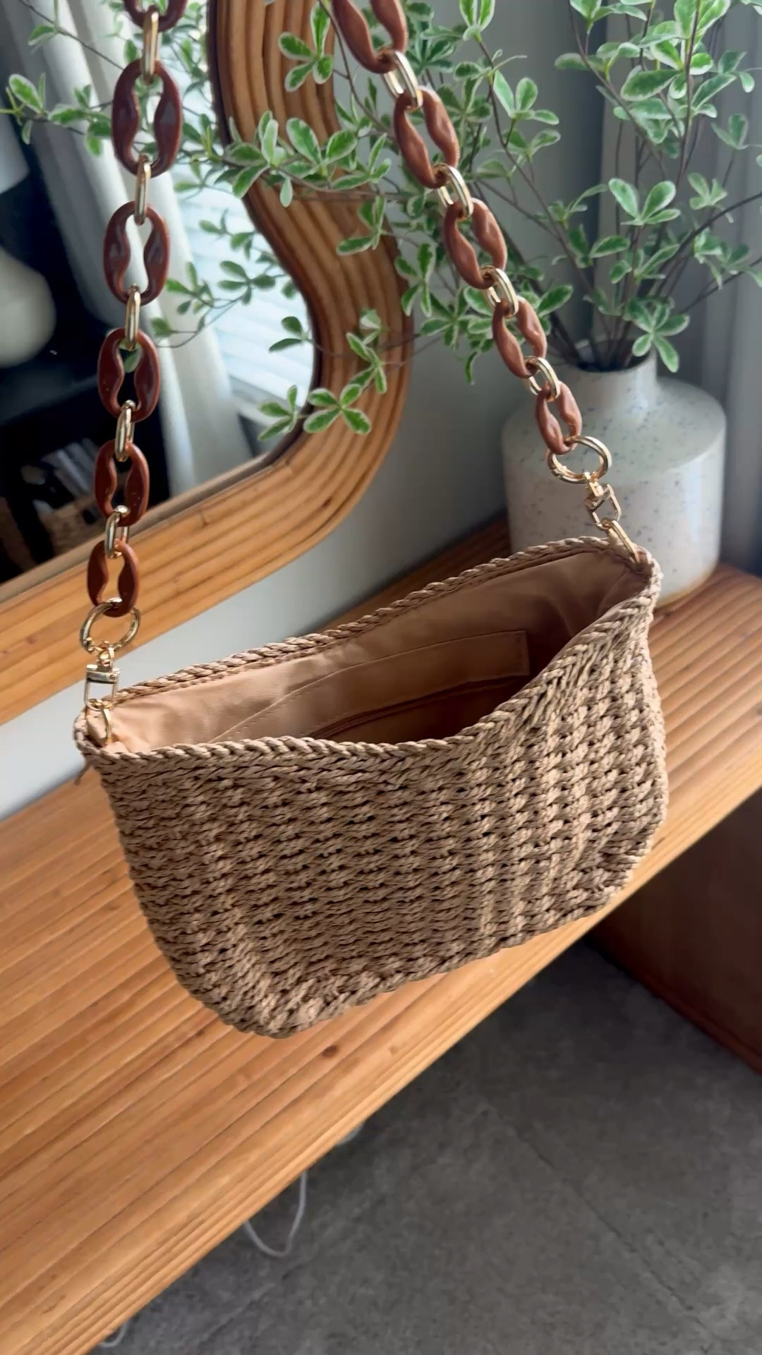 The cutest spring purse with an interchangeable strap’ 

#LTKgrwm #LTKOver40 #LTKootd