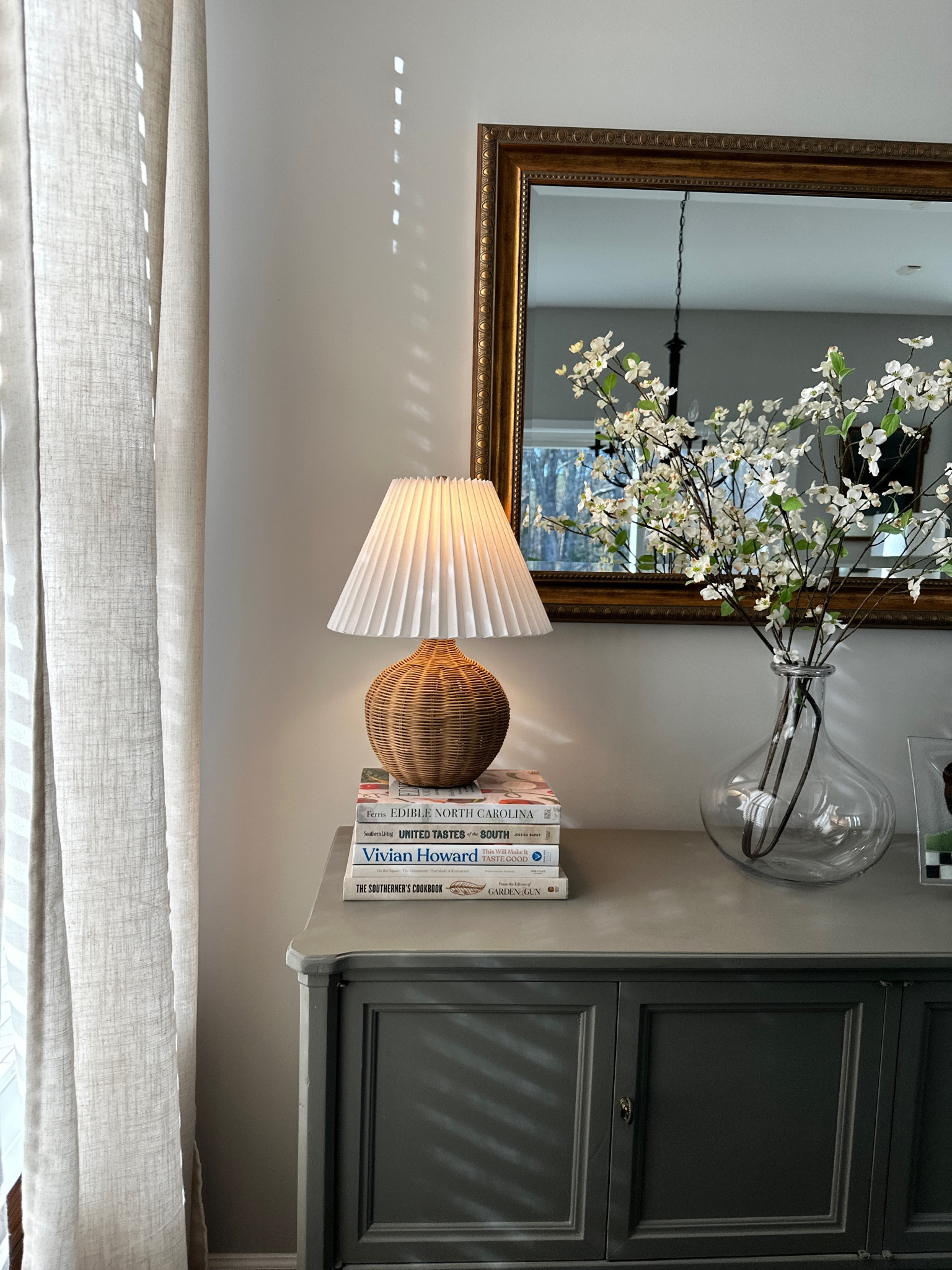 Dining Room Vignette 

#LTKfindsunder100 #LTKhome