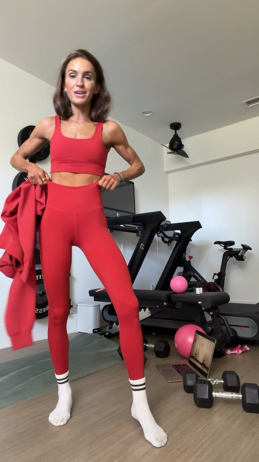 loving this red workout set!❤️

#LTKHoliday #LTKActive #LTKfitnessgoals