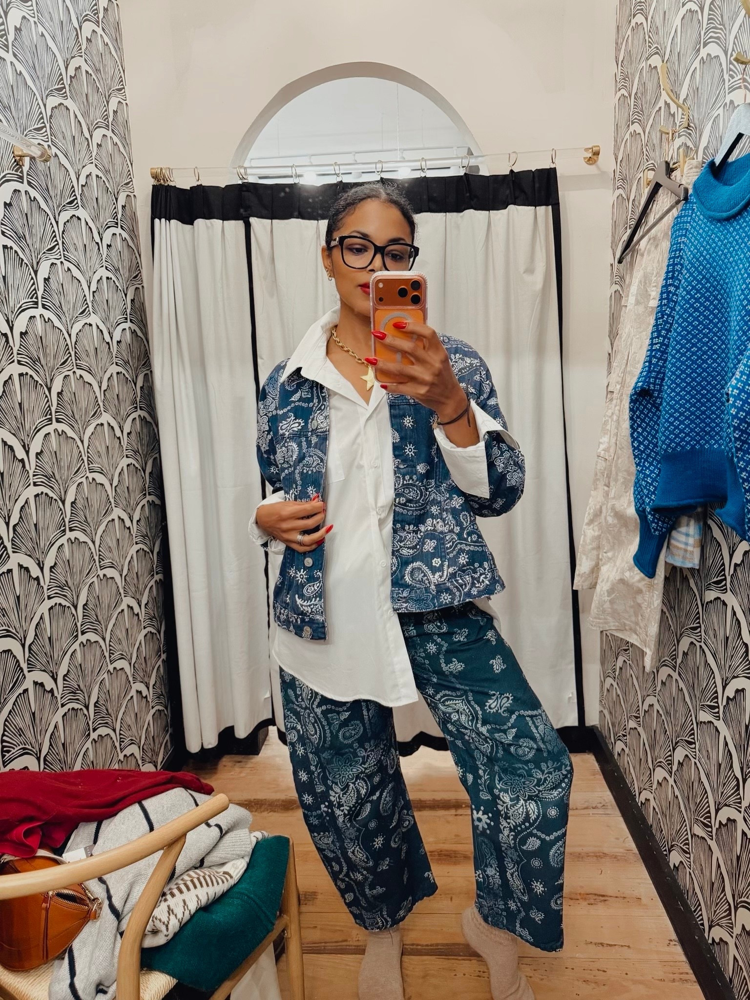 RESTOCKED!!! It’s back ladies one of my favorite closet staples. The layering piece you need in rotation but can definitely rock on its own🔥. Wearing S it has an oversized fit. Like this post, comment SHOP & I'II send you the links!
I am 5’5• 130Ib • 36B • 24/25 waist. All links can be found on @shopltk app following: @nursebeautypreneur
You must be following @nursebeautypreneur on IG
to receive the DM with links
outfit, summer outfit, easy casual outfit, 40s style, 40s fashion

#LTKmomlife #LTKootd #LTKgrwm