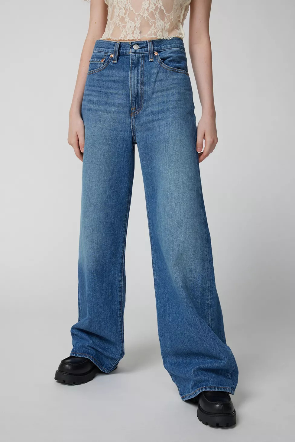 Levi’s® Ribcage Wide-Leg Jean | Urban Outfitters (US and RoW)
