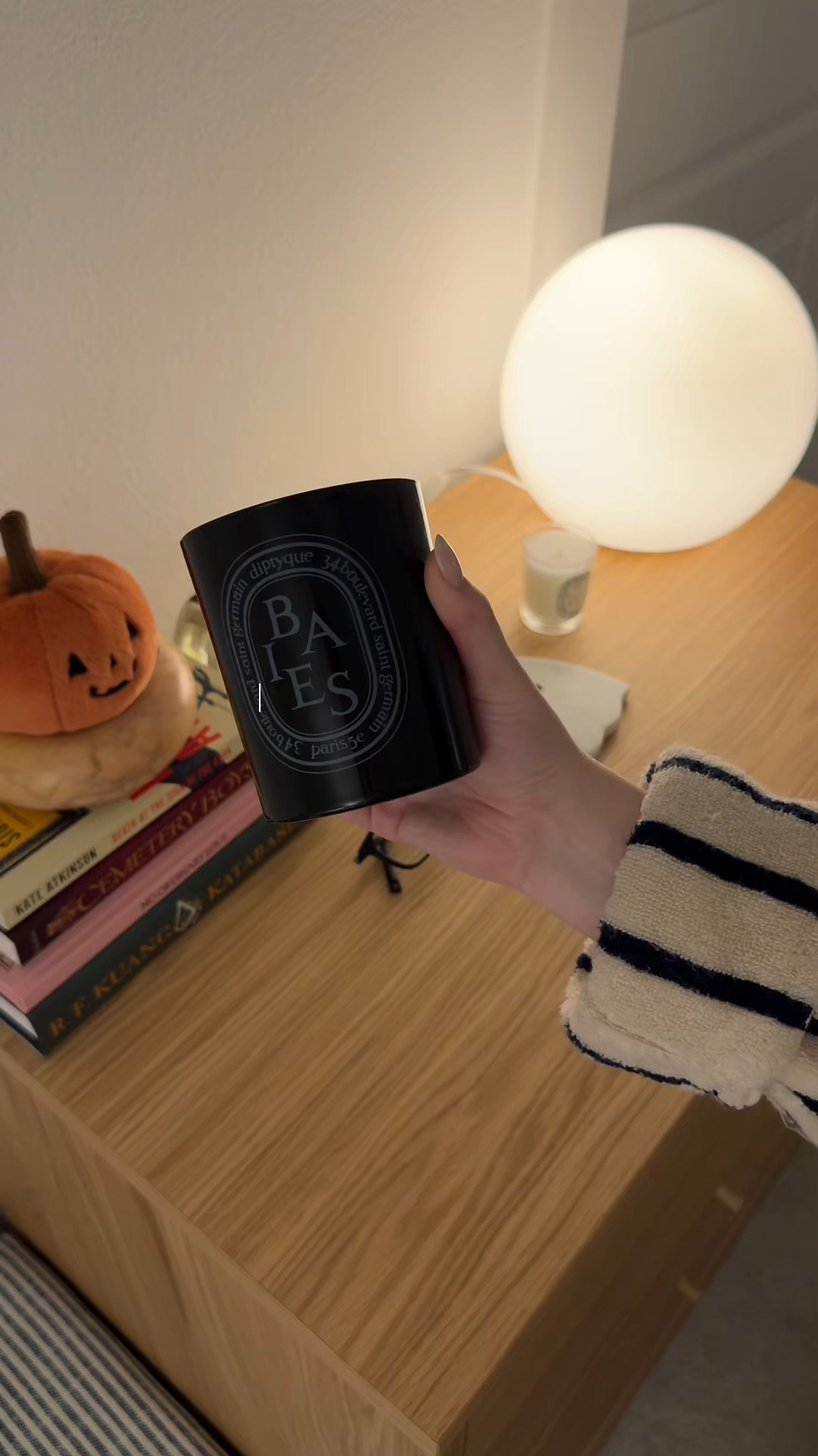 cozy fall night in 📖😗