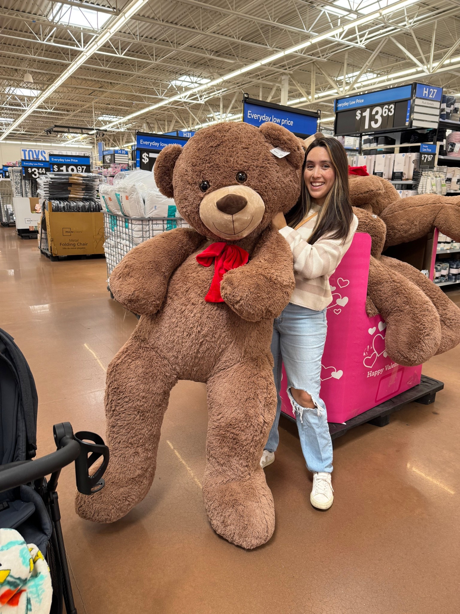 Huge teddy bear 🤣🧸