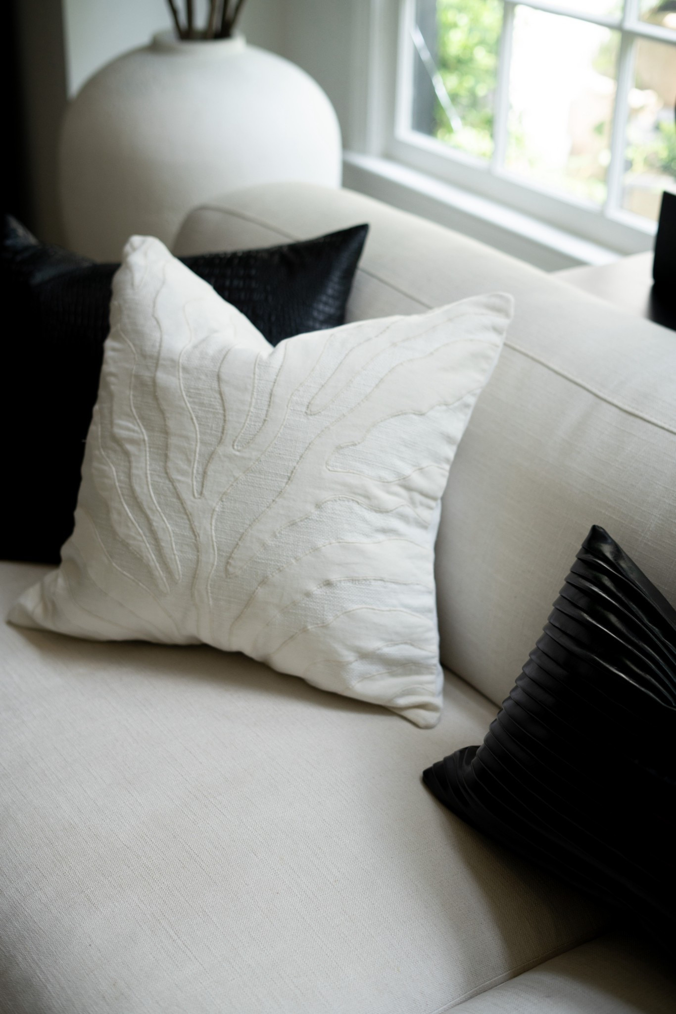 This summer I’m obsessed with Coral accents. They’re subtle and yet full of drama! 

House of Valentina, home decor, summer decor, Pottery Barn, Amazon

#LTKHome #LTKSeasonal #LTKStyleTip