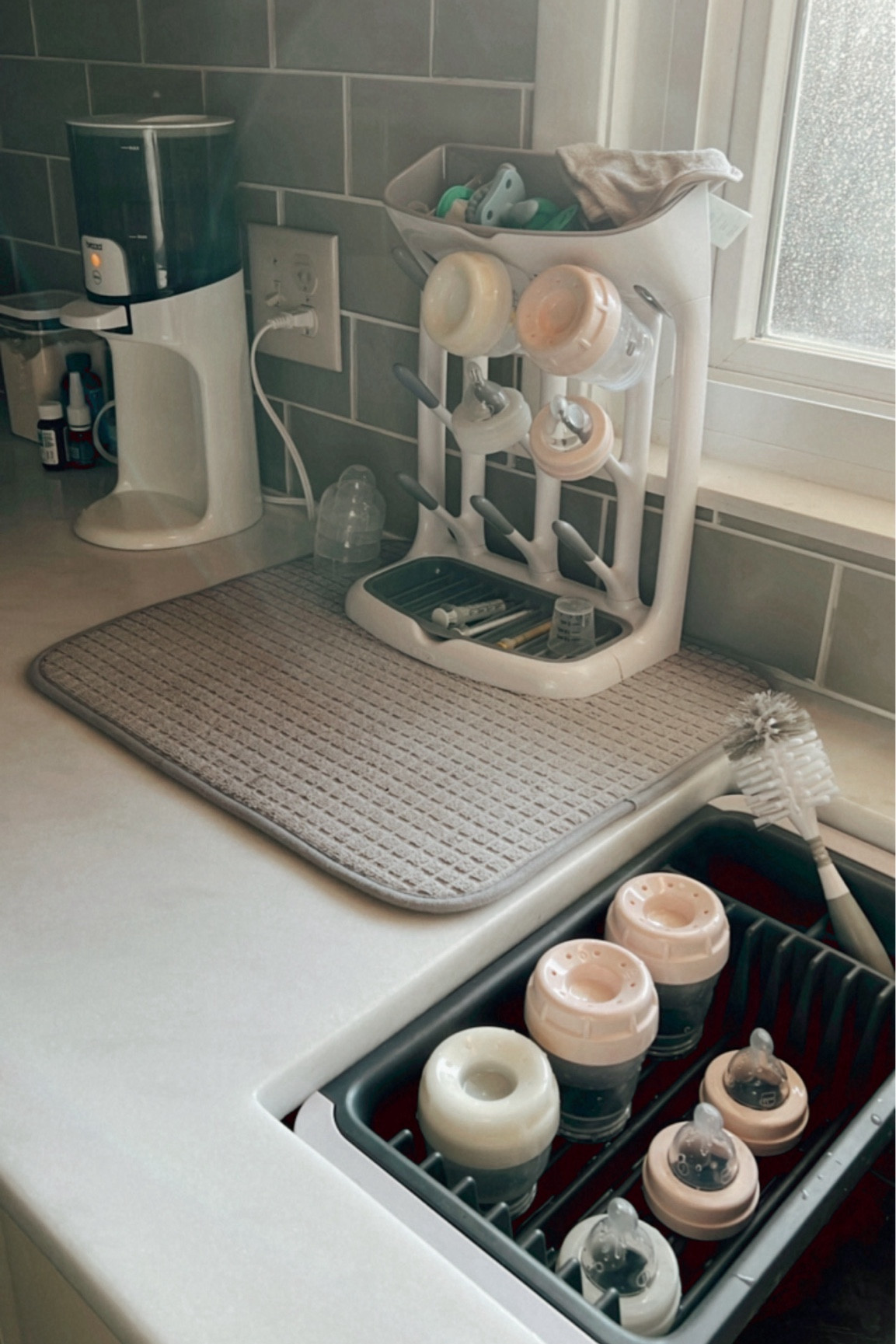 Baby kitchen organizer // bottle dryer // water warmer // bottle sink holder // baby feeding organization// kitchen organization 

#LTKhome #LTKbaby #LTKbump
