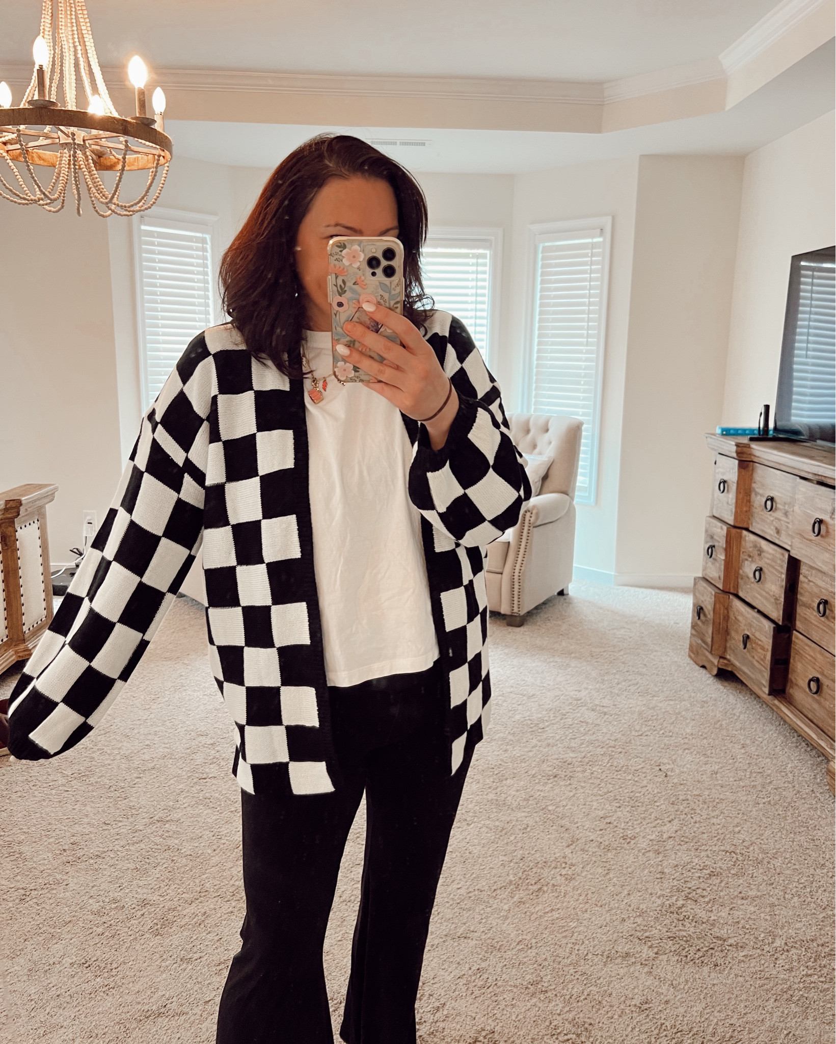 Obsessed with the print lately! 🖤 🤍 🖤 



#LTKFindsUnder100 #LTKStyleTip #LTKMidsize