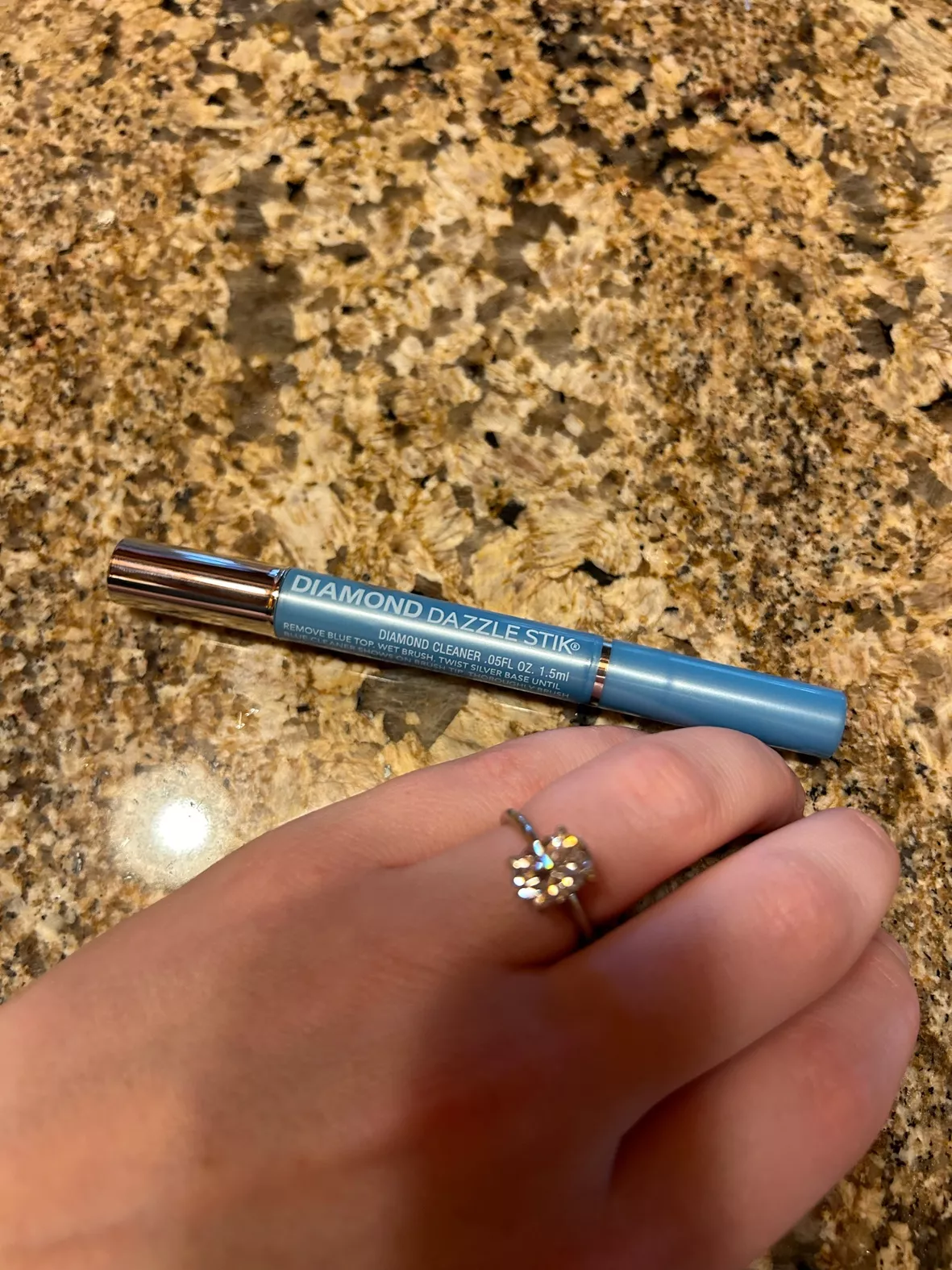 CONNOISSEURS Diamond Dazzle Stik - Portable Diamond Cleaner for Rings