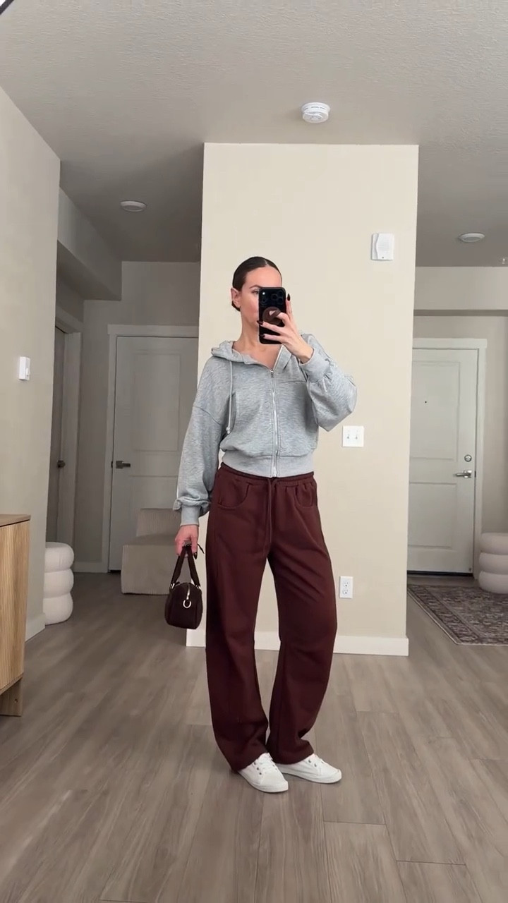 lightweight comfy barrel sweatpants.  so so good!!

#sweatpants #greysweatpants #zipperedhoodie 

#LTKFindsUnder50 #LTKSaleAlert #LTKootd