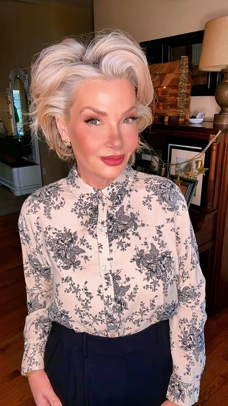 Okay but listen… these are the pants you put on when you want to look like you’ve got meetings, plans, and your life together but still want the comfort of athleisure. Clean lines, flattering fit, and that magical Lululemon stretch that forgives a big lunch and a long day.
Dress them up with a blazer and loafers or throw on sneakers and call it casual confidence. They don’t wrinkle easy, they move with you, and they give polished without trying too hard.
Basically… if leggings and work pants had a really good looking baby, this would be it.

#LTKgrwm #LTKSeasonal #LTKSaleAlert