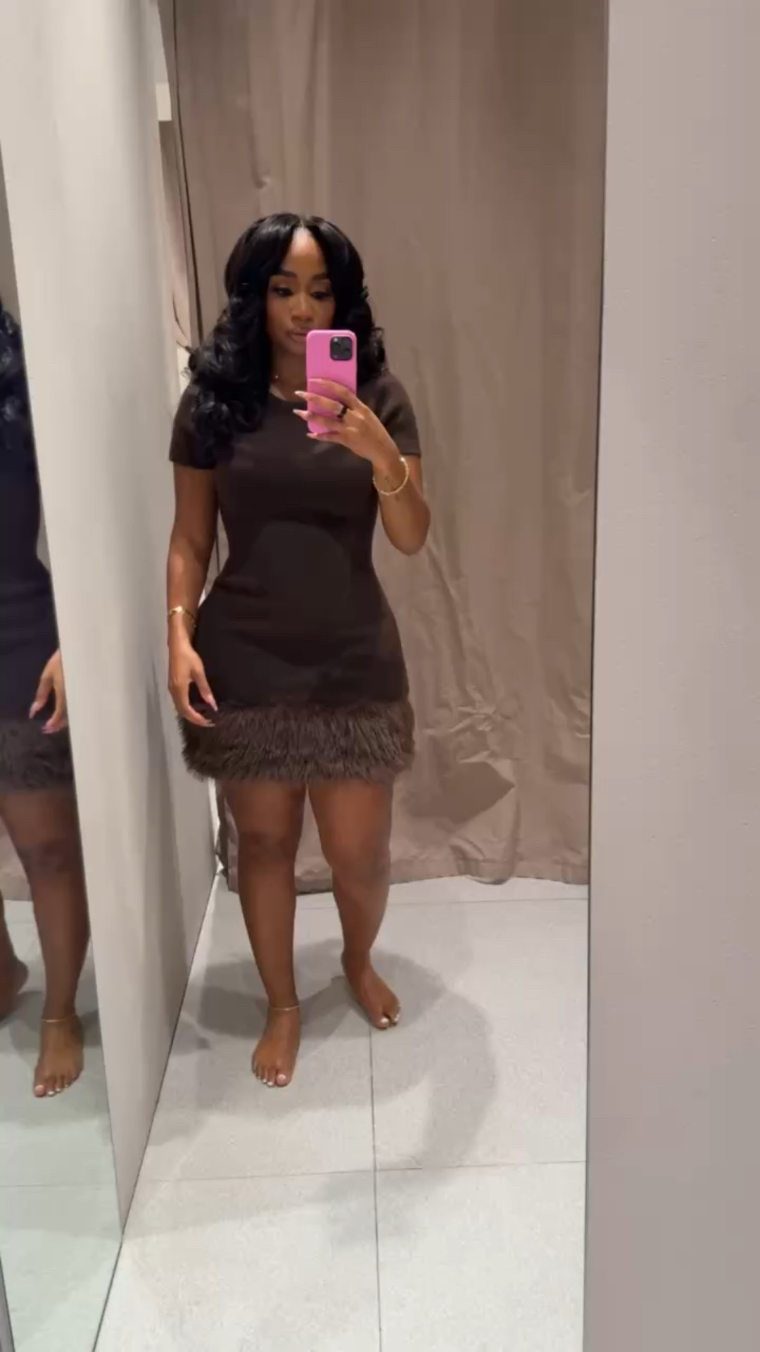 Brown, short sleeve, faux fur, mini dress! 



#LTKMidsize #LTKFindsUnder100