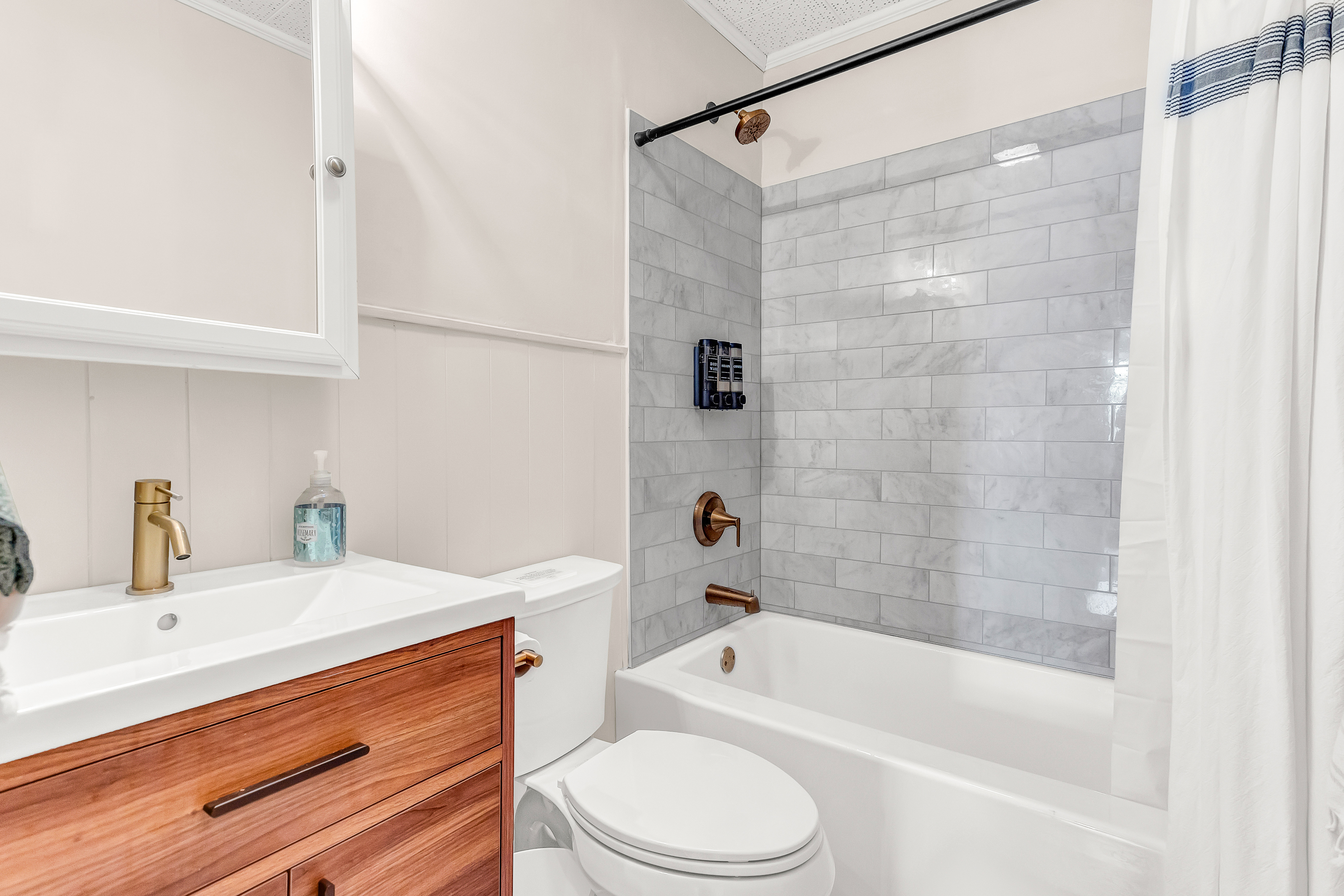 Shop the Bayside Bathrooms! 

 #LTKHome