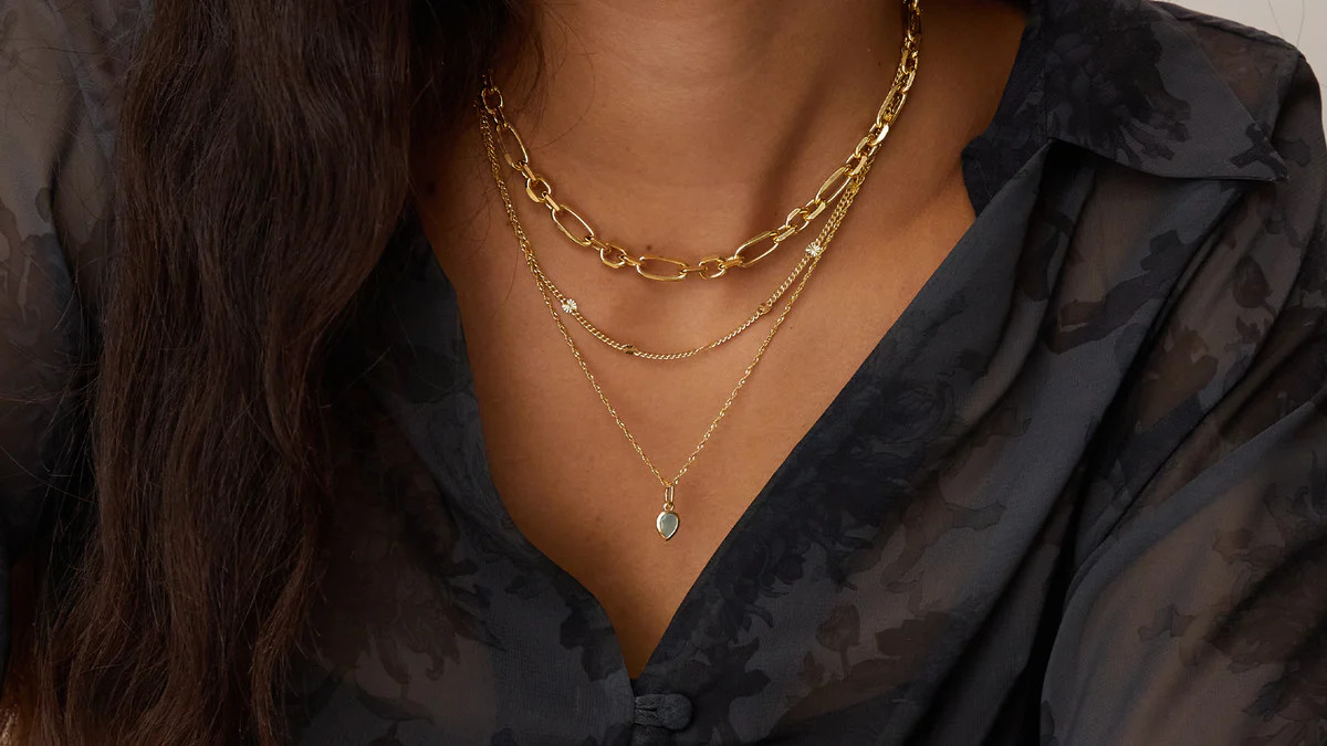 Estée Lalonde T Bar Necklace 18ct Gold Plate | Daisy London Jewellery
