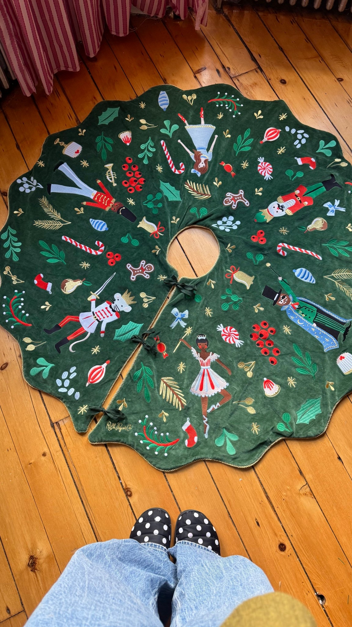 embroidered velvet tree skirt 

#LTKHoliday