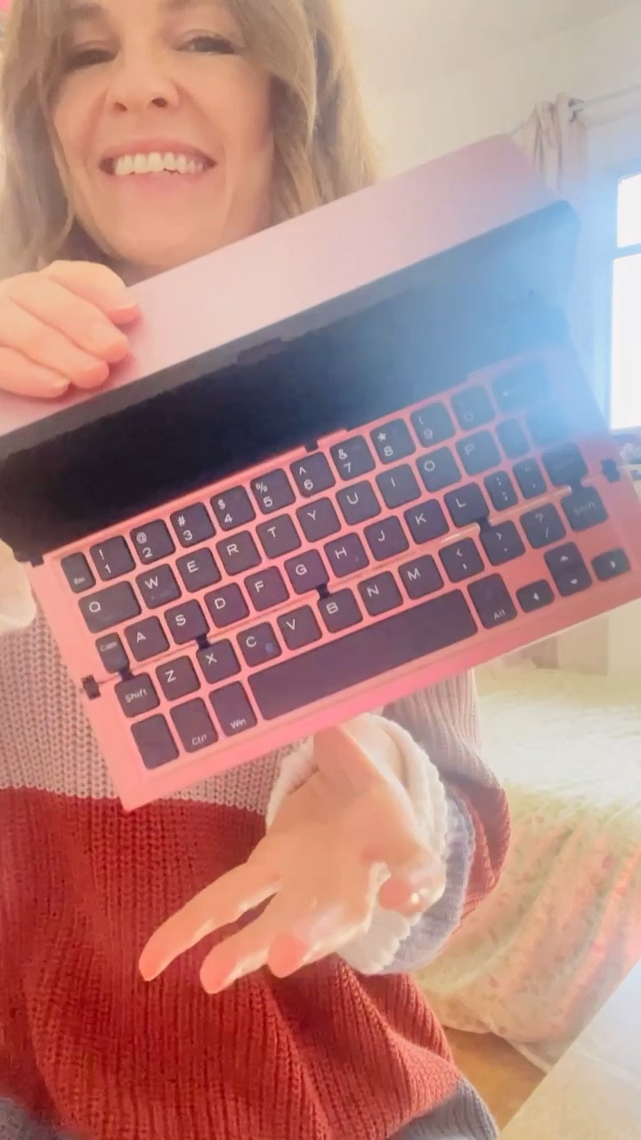 Folding keyboard for iPhone . Perfect for travel or to take anywhere! 
If you’re fed up if typing on a small screen , this is perfect.

#gadgets #keyboard .#computer #travel #gift 

#LTKhome #LTKGiftGuide #LTKU