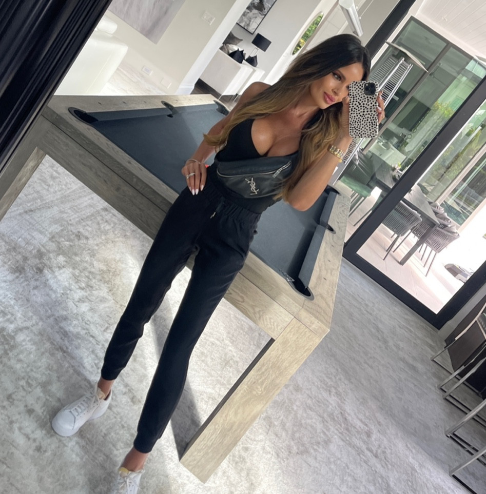 Comfy all day look 🖤 