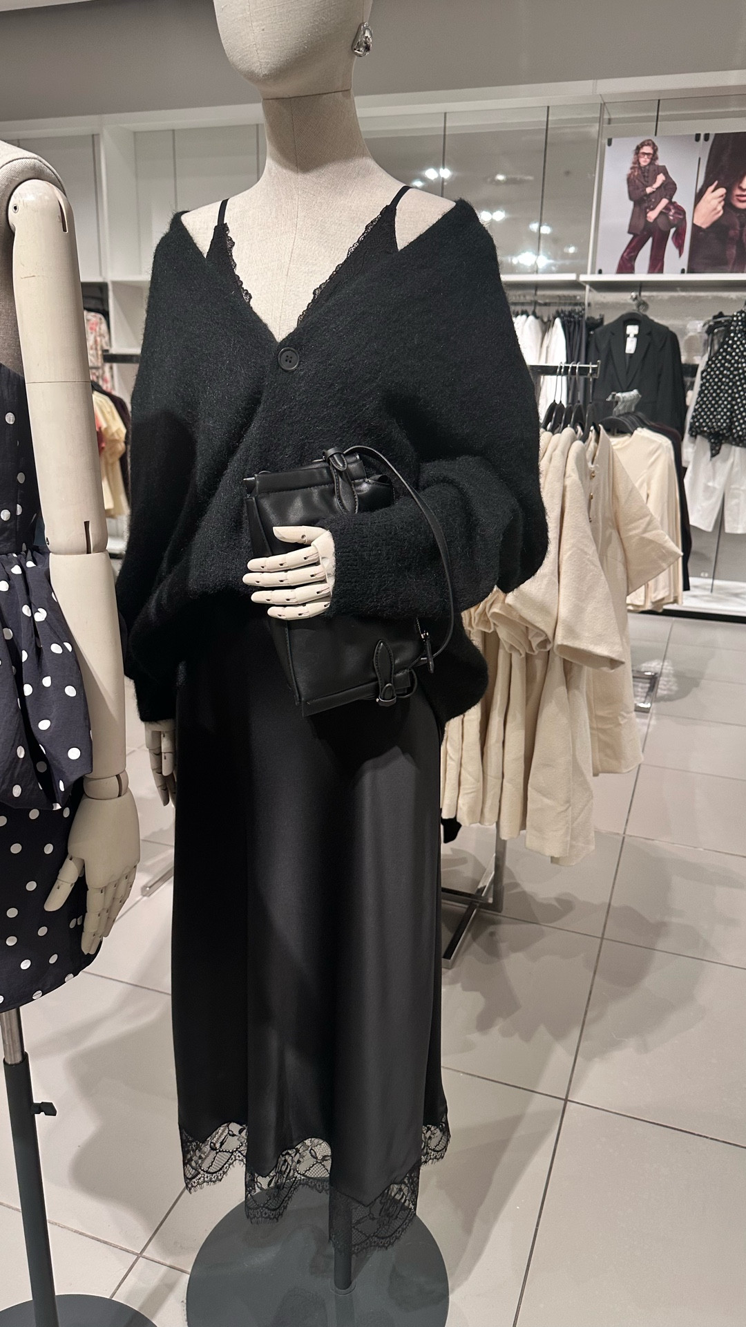 Its a black on black kinda of outfit today 

#LTKdatenight #LTKautumn #LTKFashionMonth