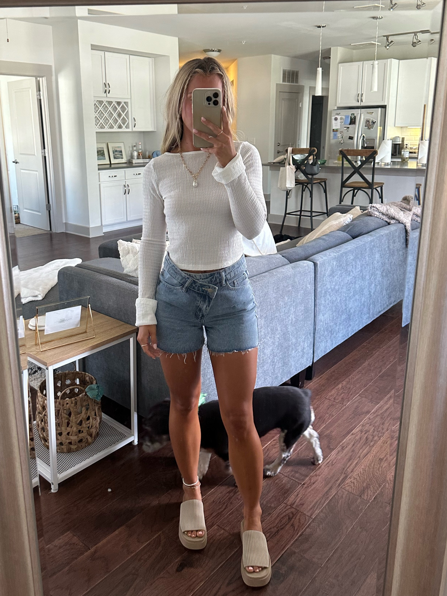 casual fit 
(couldn’t find exact top but it’s princess polly)👼🏼