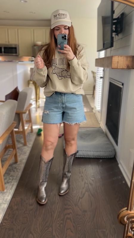 A little Tuesday coastal cowgirl OOTD. Linked similar sweatshirt and boots. Hat and shorts in stock. I take a 29 in the curve love 4” mom shorts. They have awesome booty coverage. 



#LTKfindsunder100 #LTKmidsize #LTKVideo