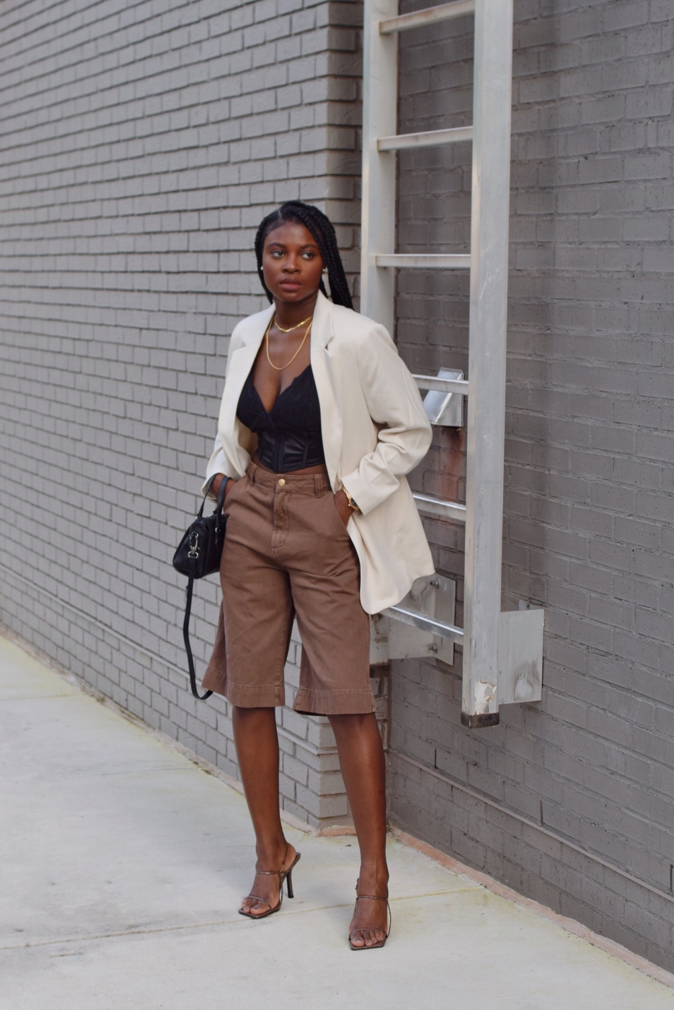 Everyone needs a blazer and some good denim pants in their closet

#falllook #fallstyle #seasonal #blazeroutfit

#LTKunder50 #LTKunder100 #LTKstyletip