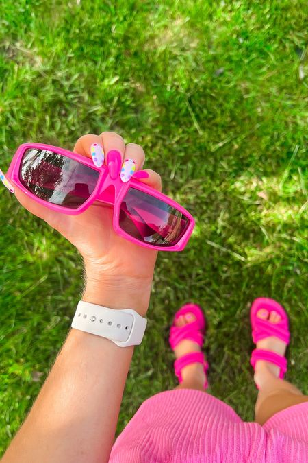 Pink sunglasses - trendy sunglasses - 90s sunglasses - comfy summer sandals - Amazon Fashion - summer style - Amazon finds 

#LTKshoecrush #LTKSeasonal #LTKunder50