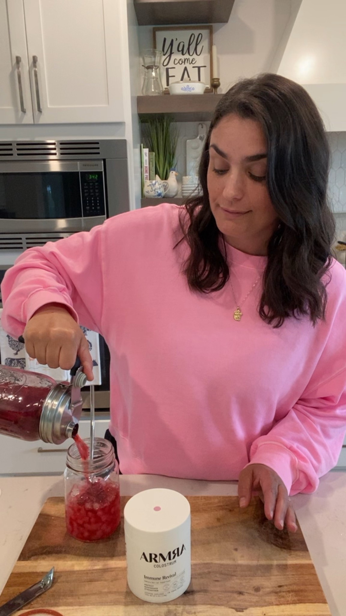 Old Navy lightweight crew neck & my favorite stainless steel pouring spout and straws 💖