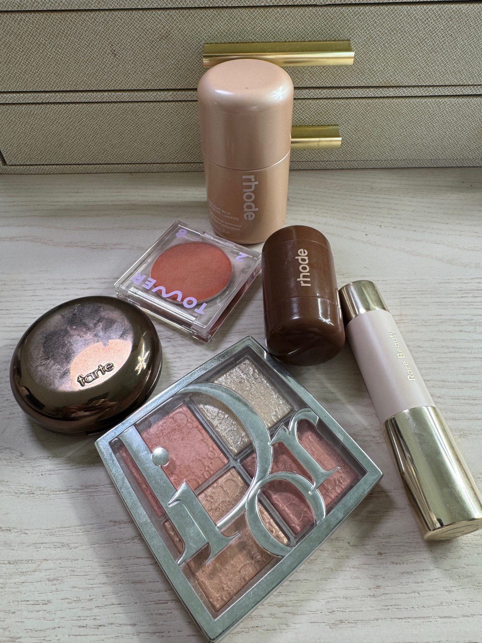 Products I have been loving 
Rhode bronzer - sunbed
Tower 28 golden hour 
Dior peach glow 
Rare beauty contour bright side
Rhode highlight milk - shade 02 
Tarte bronzer - brown sugar